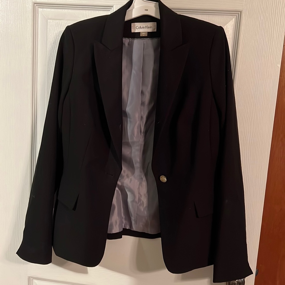 Black blazer that can go with everything! Dress it up or down!
